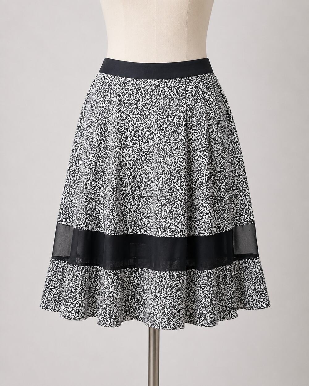 Express | Black & White A-line Mid-length Skirt 4